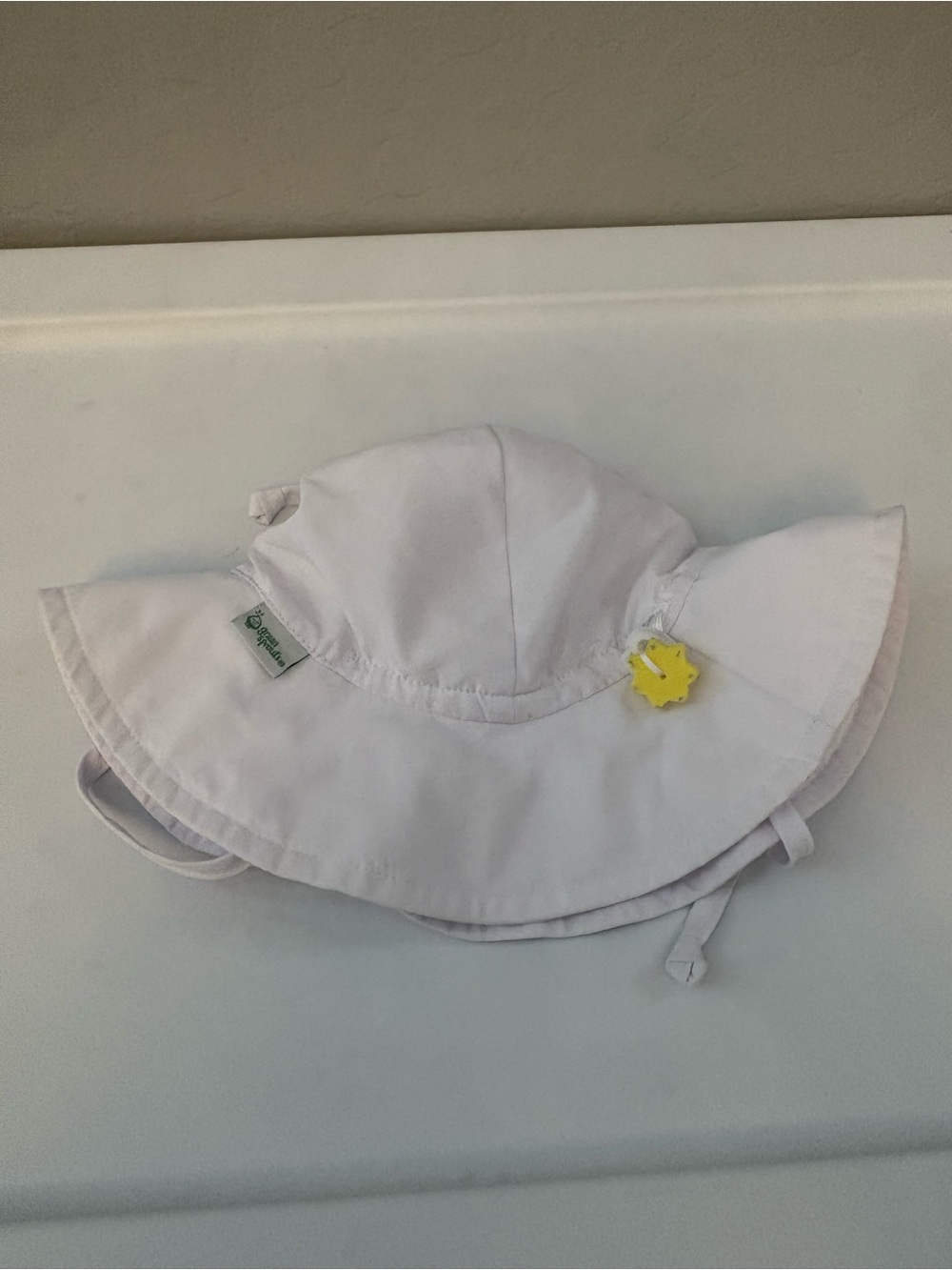 Green sprouts white baby wide rimmed sun hat size 0-6 months